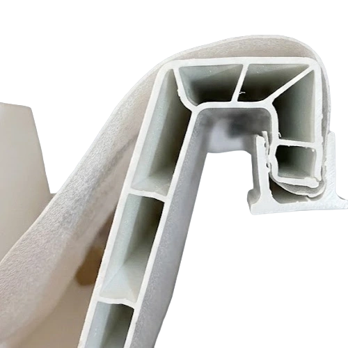 Perfil de plástico para sistemas hidropónicos, mostrando su estructura interna y diseño funcional.